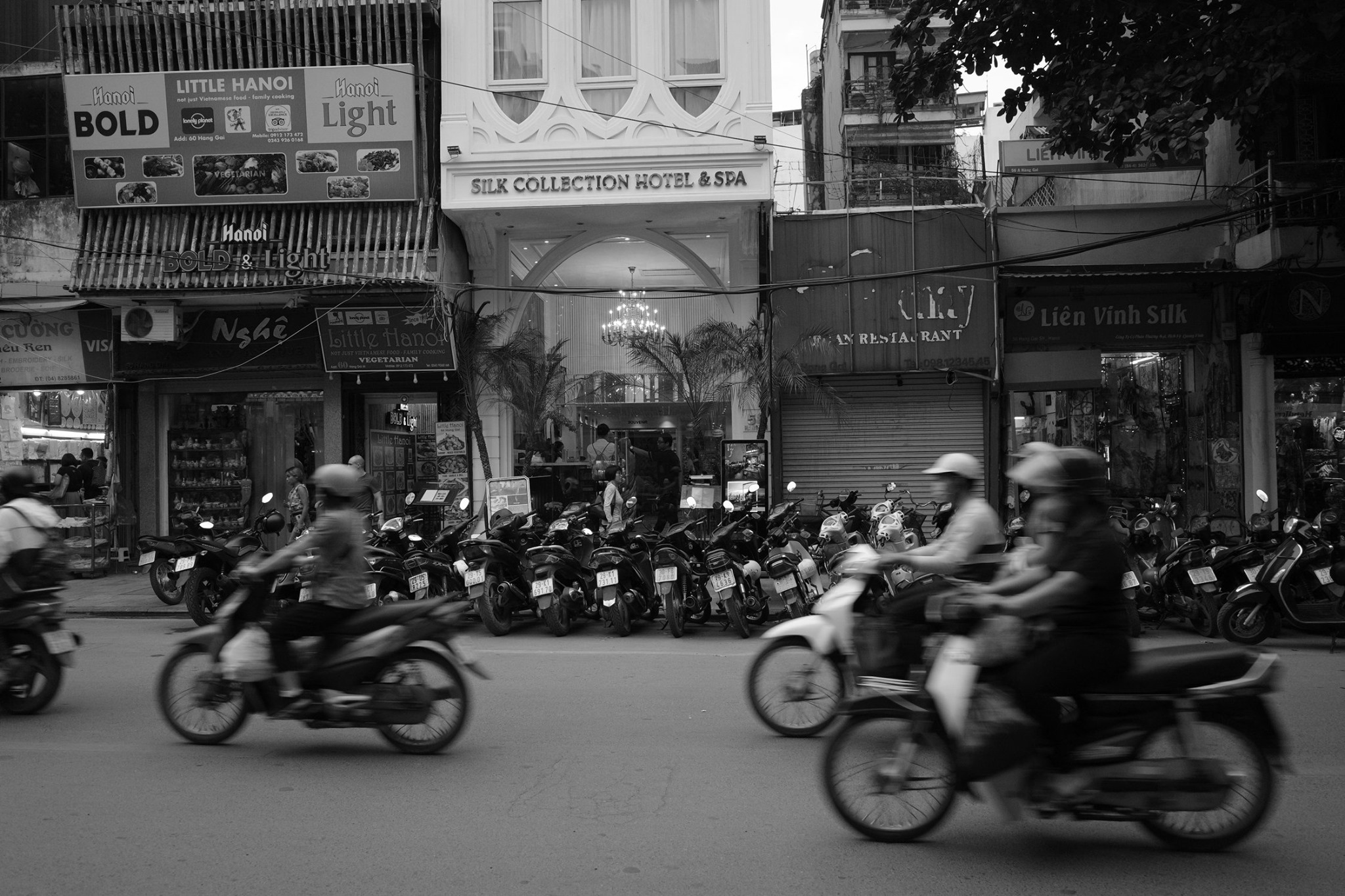 Capturing motion in photography - Hanoi, Vietnam